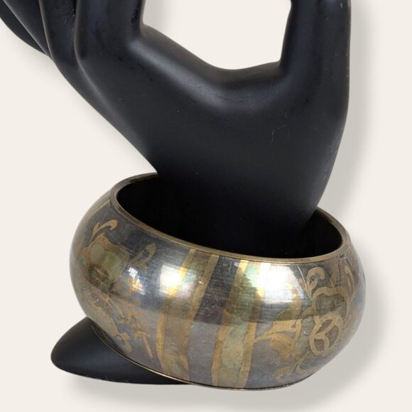 (2/$20) Rounded Floral Metal Bangle - Picture 2 of 5